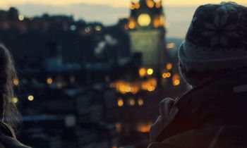 天秤座男生喜欢一个人会害羞吗（水瓶座女生喜欢一个人的表现）