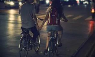 狮子座深情不长情（配不上狮子座的深情）