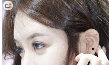 女子左耳痣相图解（女性额头长痣面相图解）