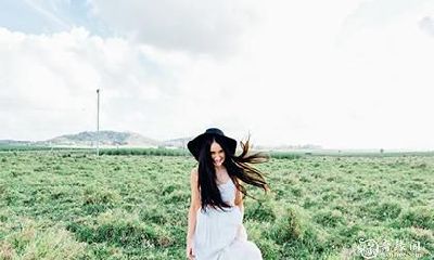 女性下巴上有凸起的肉痣，面部表现代表着什么含义？