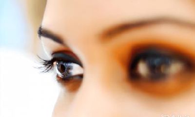 通过面相解析，揭示女性眼睛大小与水分含量之间的关联，拥有水汪汪大眼睛的女性特质和性格分析