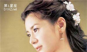 摩羯座女性绽放独特魅力的精致卷发风采