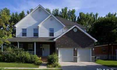 如何解决农村自建房大门朝向与路的冲突问题，探讨农村大门风水的影响和优化策略