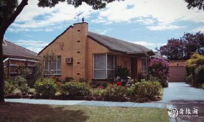 站在烟囱前犹豫不决？了解烟囱朝向他人大门的涵义，探讨大门对着烟囱的应对之策！