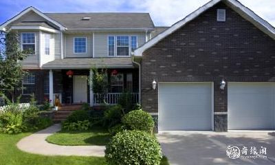 如何选取山形风水中的优质阳宅：解析宅址格局、环境因素与屋内设计要素的影响