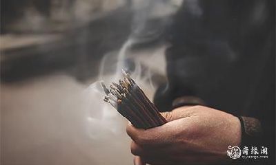 高考当天在家给孩子上香朝什么方向 上香的讲究